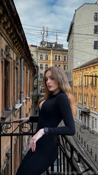 moonlitkitty Голі Зливи OnlyFans Фото 12