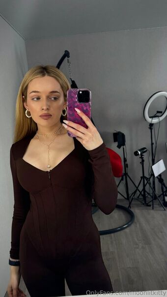 moonlitkitty Голі Зливи OnlyFans Фото 15