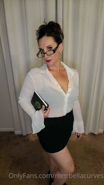 mrs.bellacurves Голі Зливи OnlyFans Фото 10