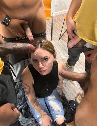 mrsxpixie Голі Зливи OnlyFans Фото 6