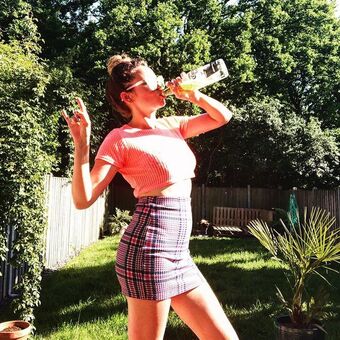 Munecat Голі Зливи OnlyFans Фото 3