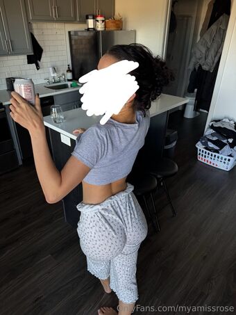 myamissrose Голі Зливи OnlyFans Фото 1