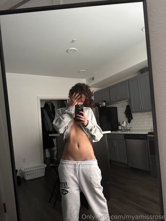 myamissrose Голі Зливи OnlyFans Фото 2