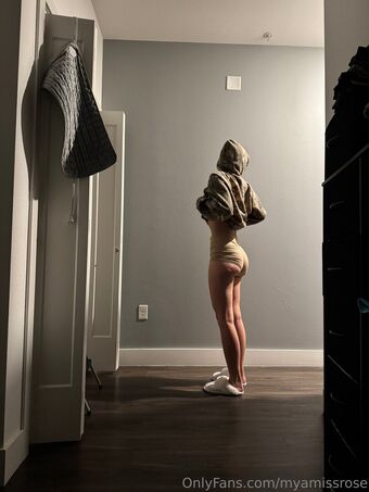 myamissrose Голі Зливи OnlyFans Фото 7