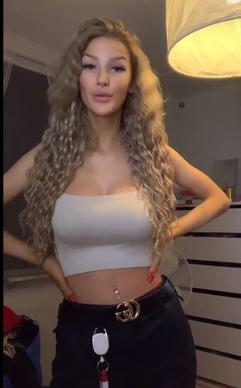 nelldelli Голі Зливи OnlyFans Фото 13