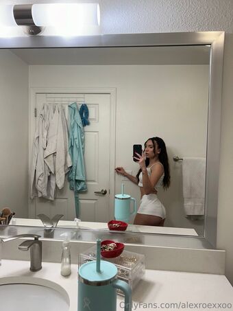 nerdybabe18 Голі Зливи OnlyFans Фото 7