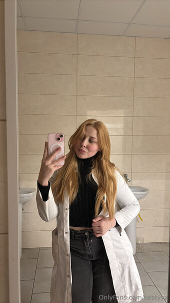 nestyya Голі Зливи OnlyFans Фото 3