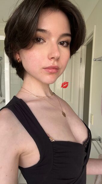 Newinsight Голі Зливи OnlyFans Фото 16