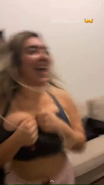 Nicky Nicole Голі Зливи OnlyFans Фото 12