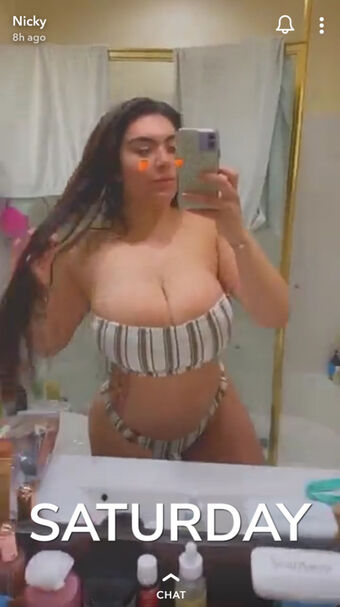 Nicky Nicole Голі Зливи OnlyFans Фото 16