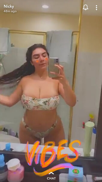 Nicky Nicole Голі Зливи OnlyFans Фото 19