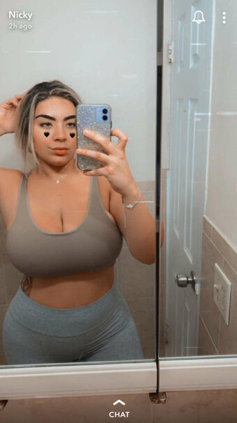 Nicky Nicole Голі Зливи OnlyFans Фото 20