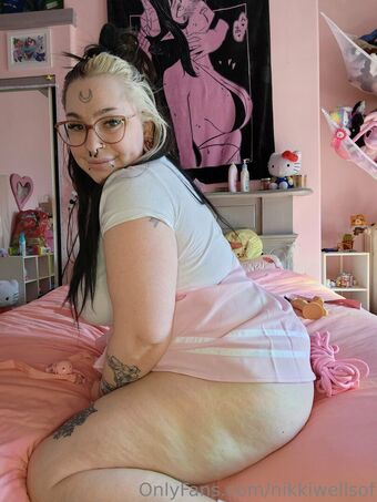 Nikkiwellsof Голі Зливи OnlyFans Фото 6