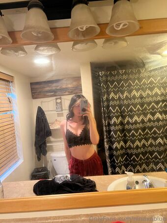 ninaxoblue Голі Зливи OnlyFans Фото 12