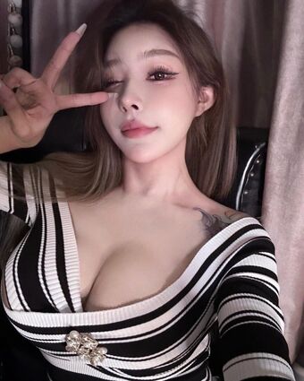 nisixixixi Голі Зливи OnlyFans Фото 94