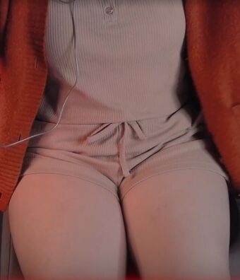 Nixi Asmr Голі Зливи OnlyFans Фото 4