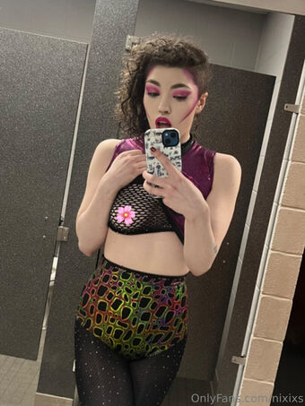 Nixi XS Голі Зливи OnlyFans Фото 11