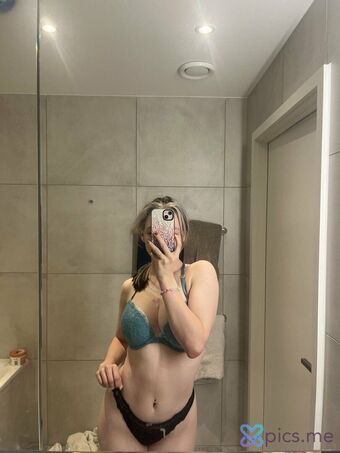 Nomiteee Голі Зливи OnlyFans Фото 2