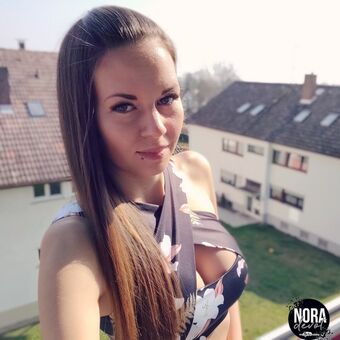 Nora Devot Голі Зливи OnlyFans Фото 1