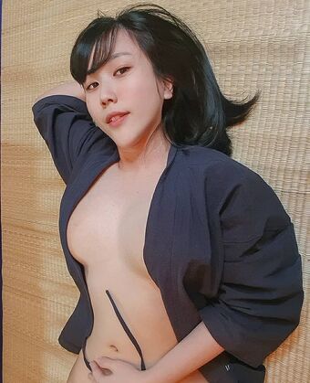 Nostaljia Green Голі Зливи OnlyFans Фото 22