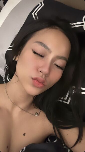 Nurlynnazureen Голі Зливи OnlyFans Фото 50