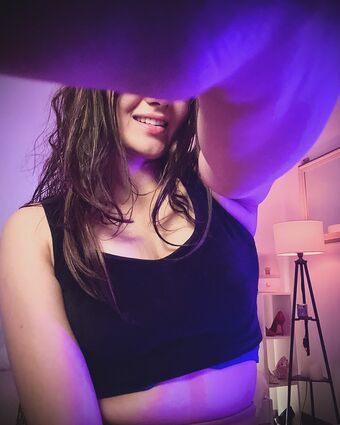 nylaahh Голі Зливи OnlyFans Фото 1