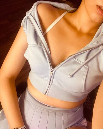 nylaahh Голі Зливи OnlyFans Фото 6