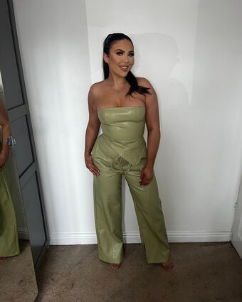 Olivia Paige Cooke Голі Зливи OnlyFans Фото 30