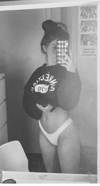 OliviacShaffer Голі Зливи OnlyFans Фото 11