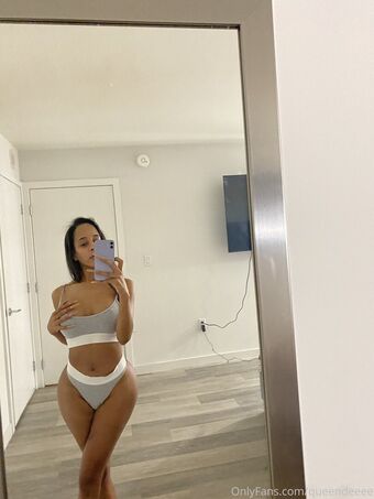 onlymariss Голі Зливи OnlyFans Фото 9