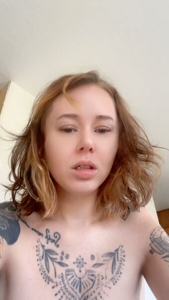 oopsiedaisybee Голі Зливи OnlyFans Фото 1