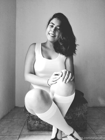 orianafra Голі Зливи OnlyFans Фото 20