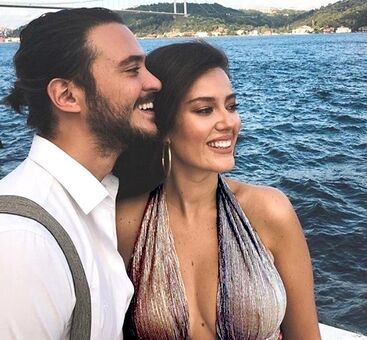 Pelin Akil Голі Зливи OnlyFans Фото 62