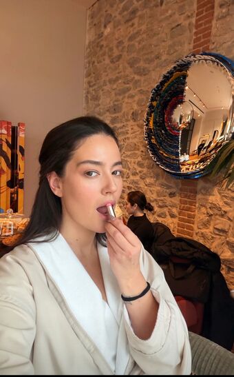 Pelin Akil Голі Зливи OnlyFans Фото 71