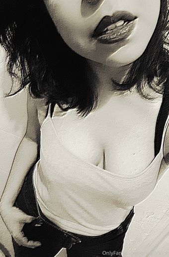 persephon_e Голі Зливи OnlyFans Фото 4