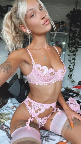 Phirose Голі Зливи OnlyFans Фото 17