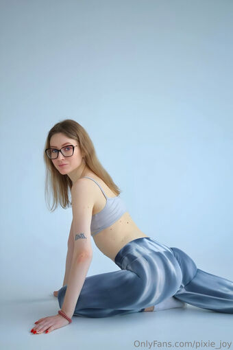 pixie_joy Голі Зливи OnlyFans Фото 20
