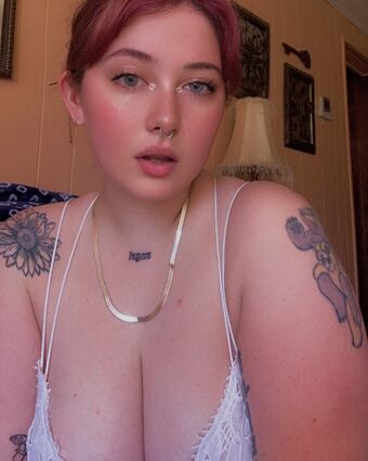 pixie.pais Голі Зливи OnlyFans Фото 2