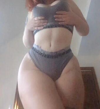 PixieAmaryllis Голі Зливи OnlyFans Фото 14
