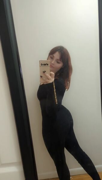 PixieAmaryllis Голі Зливи OnlyFans Фото 20