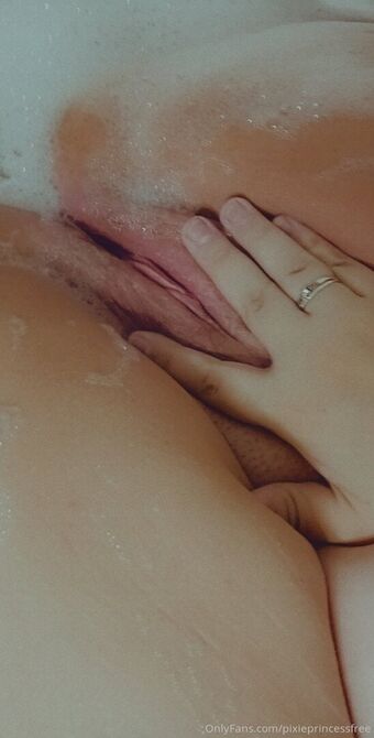 pixieprincess1994 Голі Зливи OnlyFans Фото 5