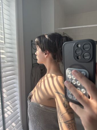 Pixiexsnow Голі Зливи OnlyFans Фото 95