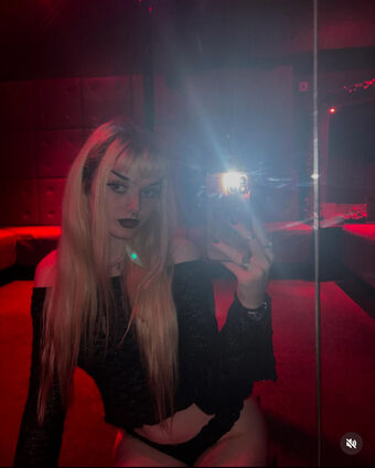 pprettypixie333 Голі Зливи OnlyFans Фото 1