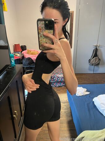 prettyyangell Голі Зливи OnlyFans Фото 35