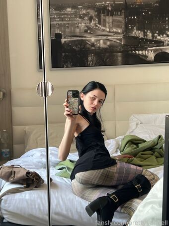 prettyyangell Голі Зливи OnlyFans Фото 40