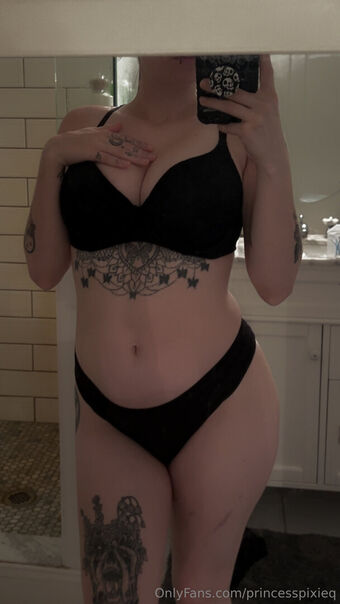 princesspixieq Голі Зливи OnlyFans Фото 24