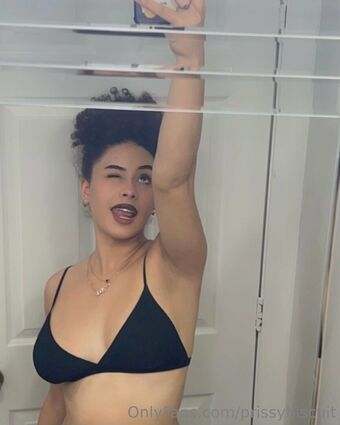 prissybiscuit Голі Зливи OnlyFans Фото 15