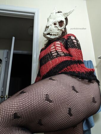 Punkskinwalker Голі Зливи OnlyFans Фото 24