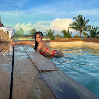 Queen Naija Голі Зливи OnlyFans Фото 9