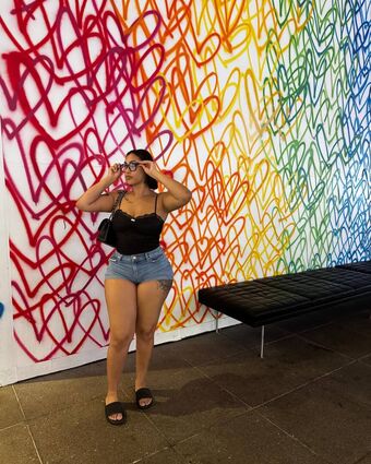 Queen Naija Голі Зливи OnlyFans Фото 16